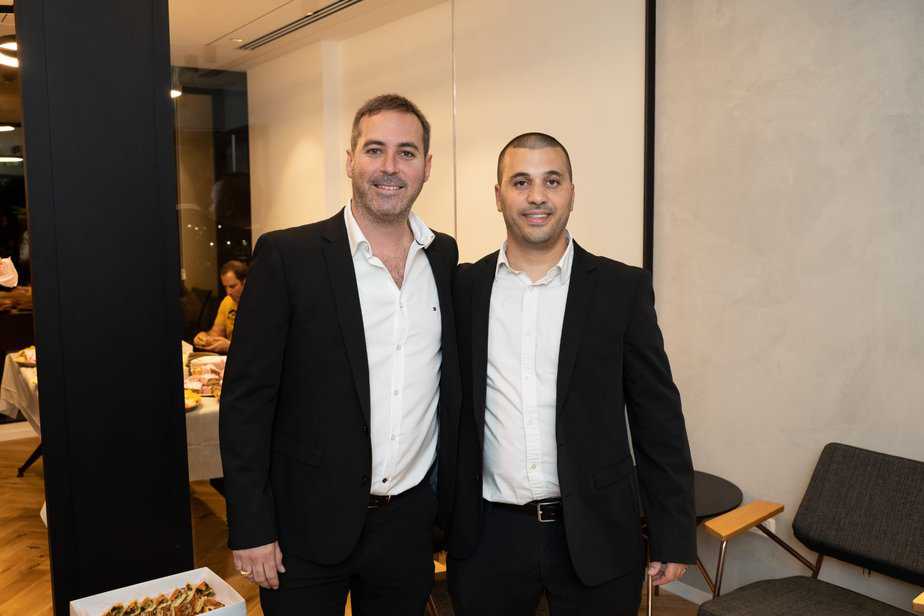 משמאל לימין עורך דין אמיר סטרול , עורך דין שי חלפון. צילום: ציון בלחסן
