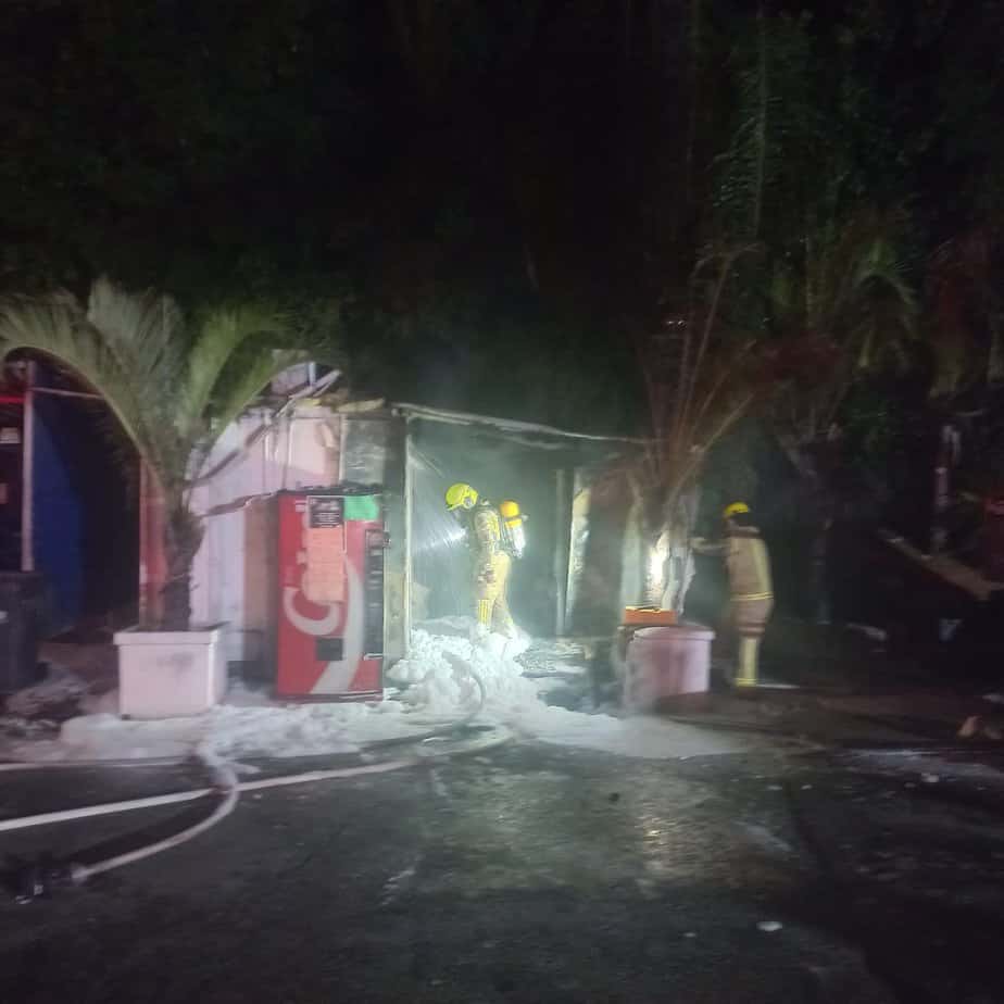 שריפת מחסנים וקראוון באור יהודה. צילום: תיעוד מבצעי, כבאות והצלה מחוז דן