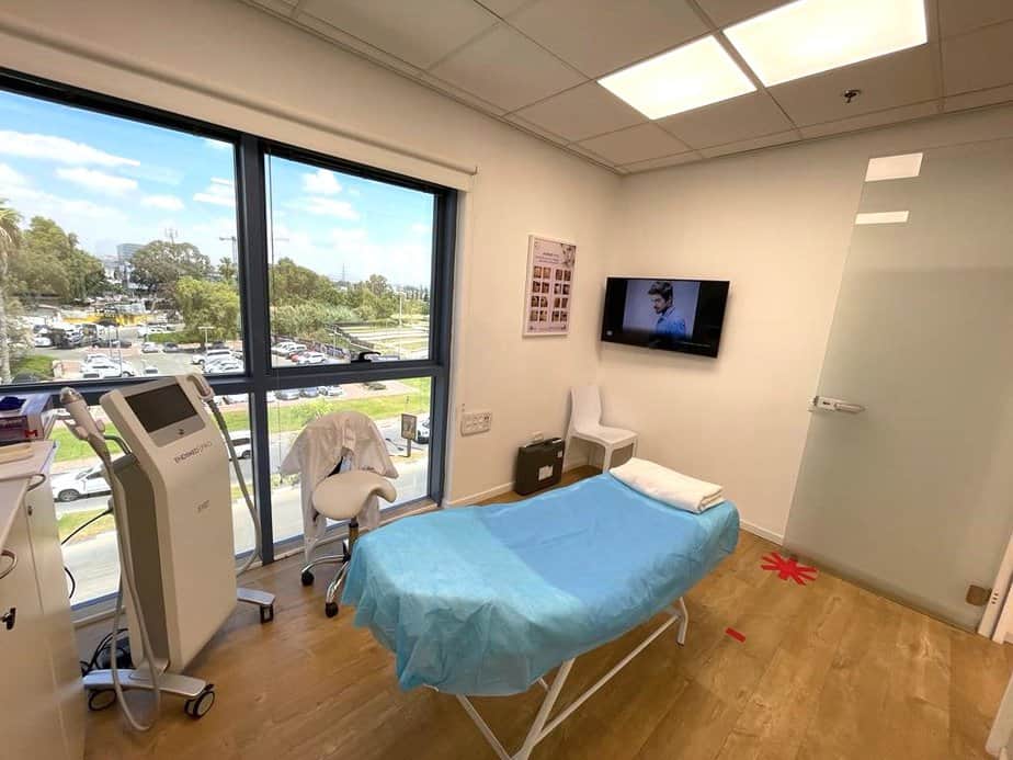 ד”ר דייויד צבר – cU-clinic המרכז לרפואה אסתטית ביהוד. צילום באדיבות המקום
