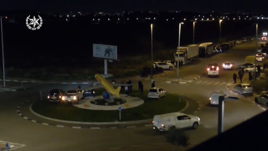 מבצע אכיפה כנגד מירוצי מכוניות פיראטיים באיירפורט סיטי. צילום דוברות המשטרה
