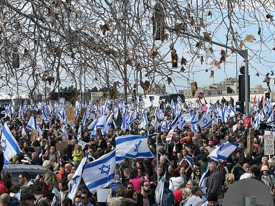 תושבי גני תקווה יצאו להפגין בירושלים.  צילום באדיבות המפגינים