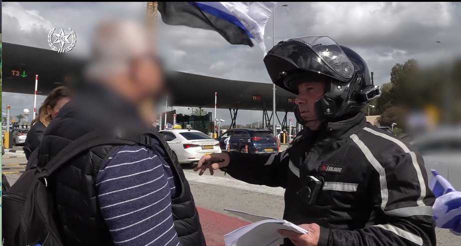 אכיפה בנתב"ג. צילום: דוברות המשטרה