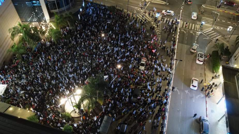 מוצ"ש  מחאה בקריית אונו. צילום: ברק דור