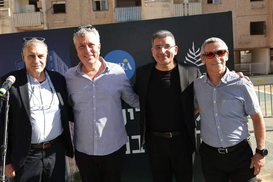 אירוע הריסה ותחילת בנייה בפרויקט אאורה האורן. צילום – רפי דלויה