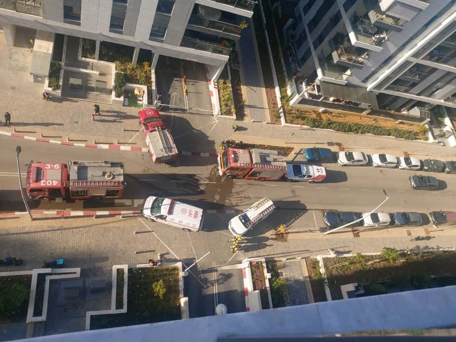 שריפה פרצה בדירה באור יהודה. צילום: תיעוד מבצעי, כבאות והצלה מחוז דן