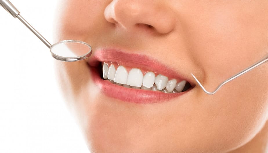 ביי פוסט צילום freepik dentist-with-smile