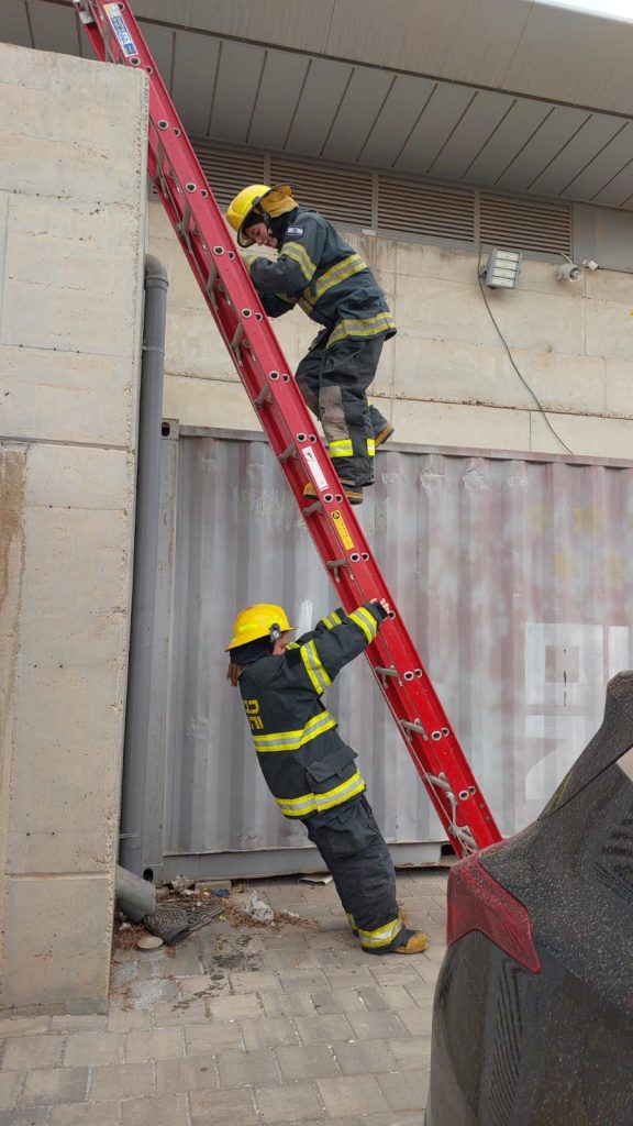 סיום קורס צופי אש בבקעת אונו. צילום: תיעוד מבצעי, כבאות והצלה מחוז דן