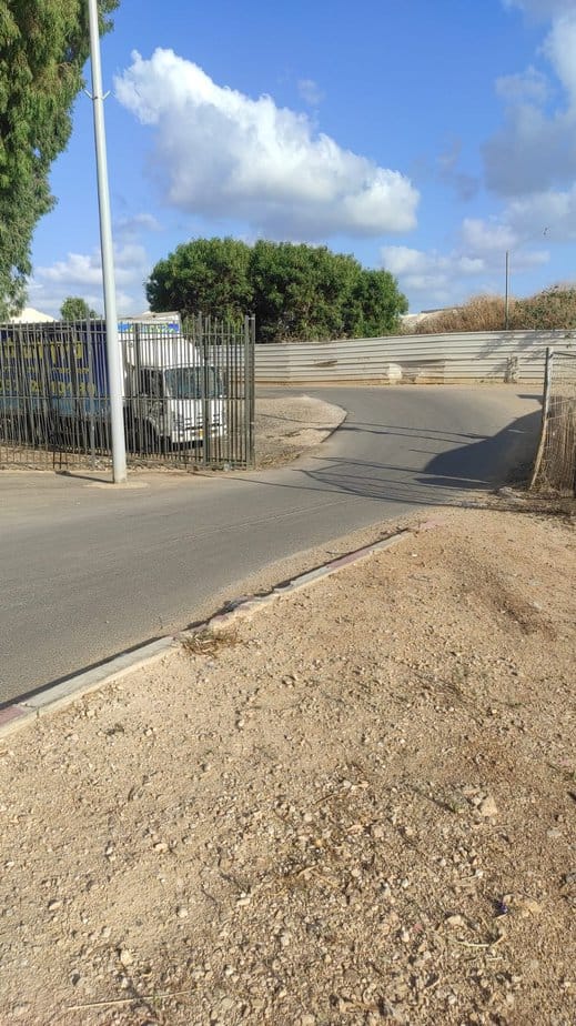 איזור החנייה מאחורי רחוב סיני במתחם סחל”ב באור יהודה. צילום פרטי