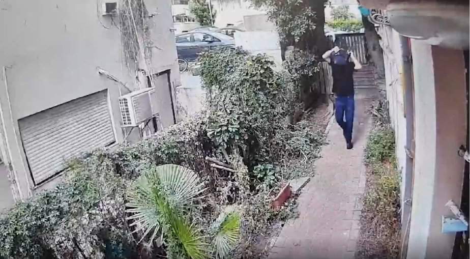 תושב אור יהודה חשוד בהתפרצות לדירות וגניבת רכוש וכסף. צילום: דוברות המשטרה