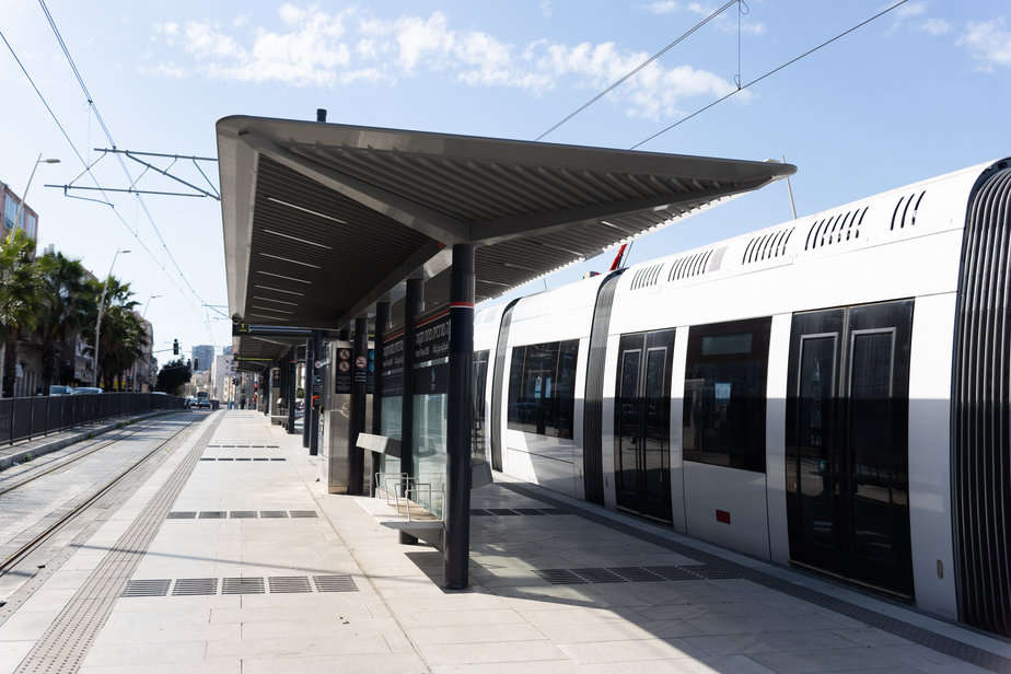 הרכבת הקלה- תחנה מרכזית פתח תקווה. צילום: נת"ע