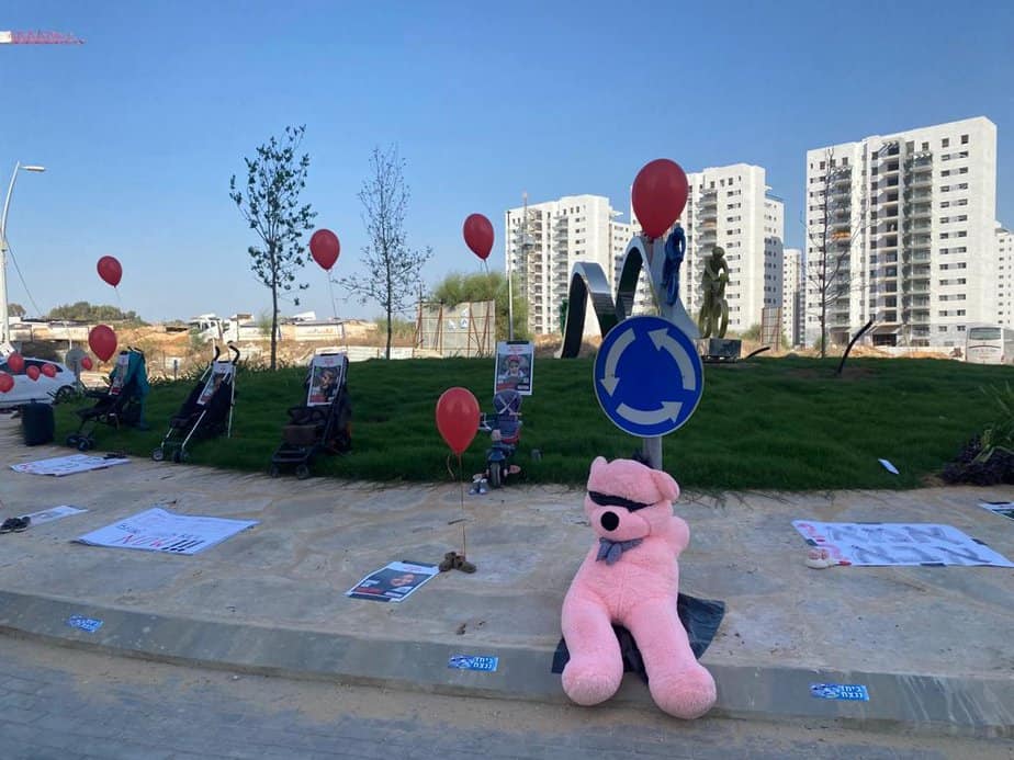 מיצג להשבת החטופים. צילום באדיבות האמהות המארגנות