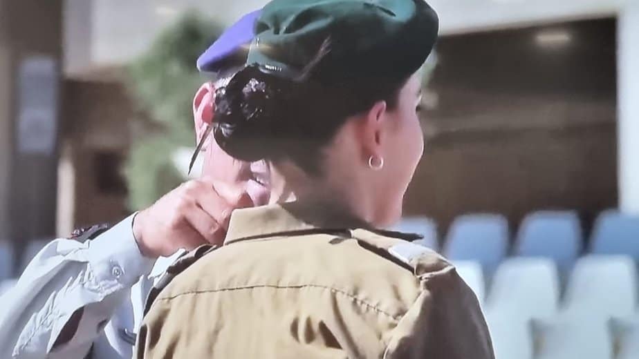 א' מגני תקווה נבחרה כצוערת מצטיינת בקורס הקצינים בבה"ד 1. צילום: דובר צה"ל
