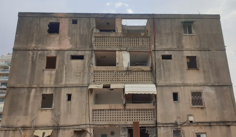 בניין אחרי פינוי ולפני הריסה בפרויקט פינוי בינוי . צילום עצמי