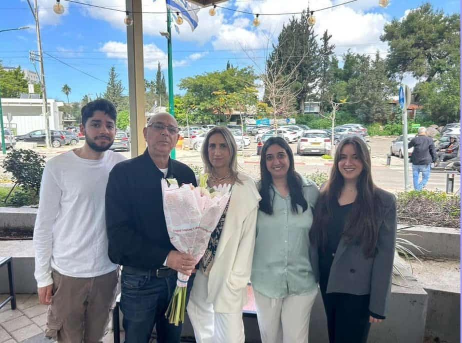 אמנון סעד ומשפחתו. צילום פרטי