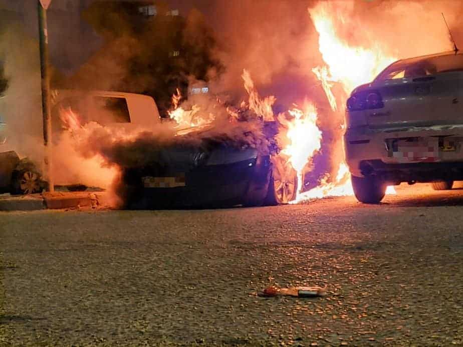 רכב נשרף חשד להצתה. צילום: חדשות אור יהודה 24/7