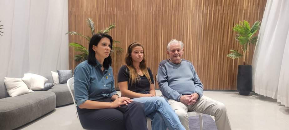 זיכרון בסלון בגני תקווה אצל ח"כ לשעבר שירלי פינטו.  אלבום פרטי