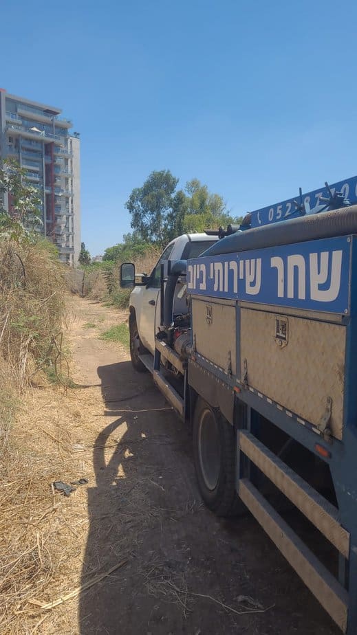 מטפלים במטרד היתושים תמונות – דוברות עיריית יהוד-מונוסון