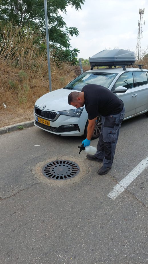 מטפלים במטרד היתושים תמונות – דוברות עיריית יהוד-מונוסון