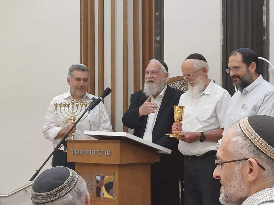פרס היצירה התורנית לשנת תשפ"ד הוענק השנה לרב יעקב מדן שליט"א. צילום: מרכז תורני פתאל גבעת שמואל