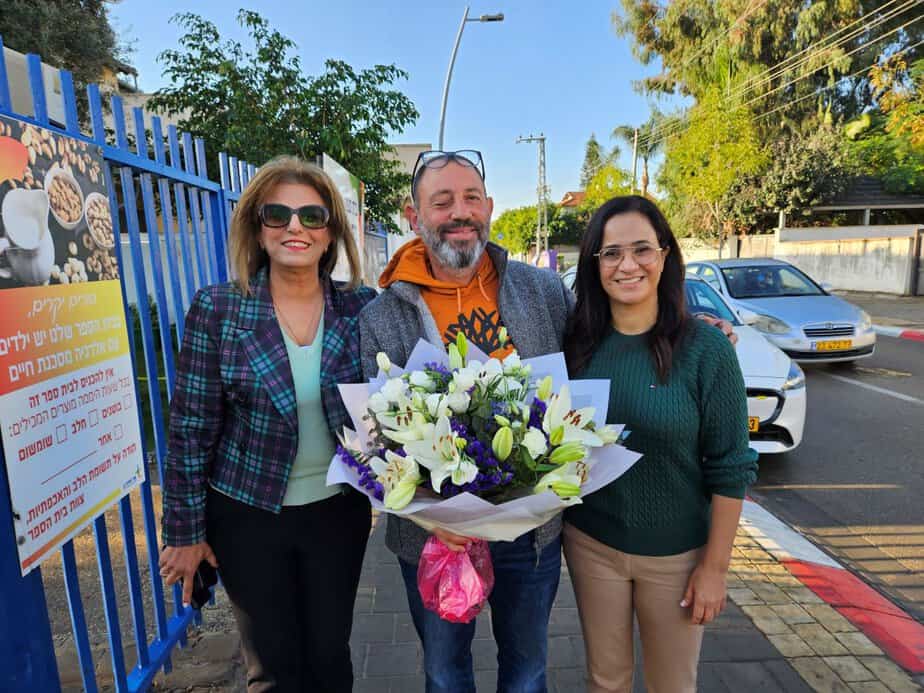 ראש העיר, ליאת שוחט, מנהלת אגף החינוך, דלילה אשכנזי, ומורדי גיגי, מנהל בית הספר.צילום:  דוברות עיריית אור יהודה