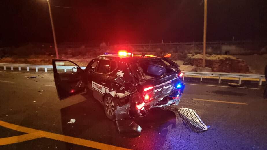 שב"ח גנב רכב מיהוד ונתפס בתום מרדף במחסום לאחר שהתנגש בניידת משטרה. צילום:דוברות המשטרה