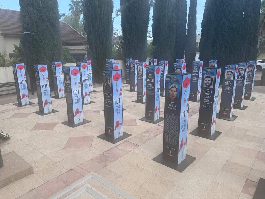 מיצג הזיכרון בגני תקווה"לכל איש יש שם". צילום: אילן בנדנה