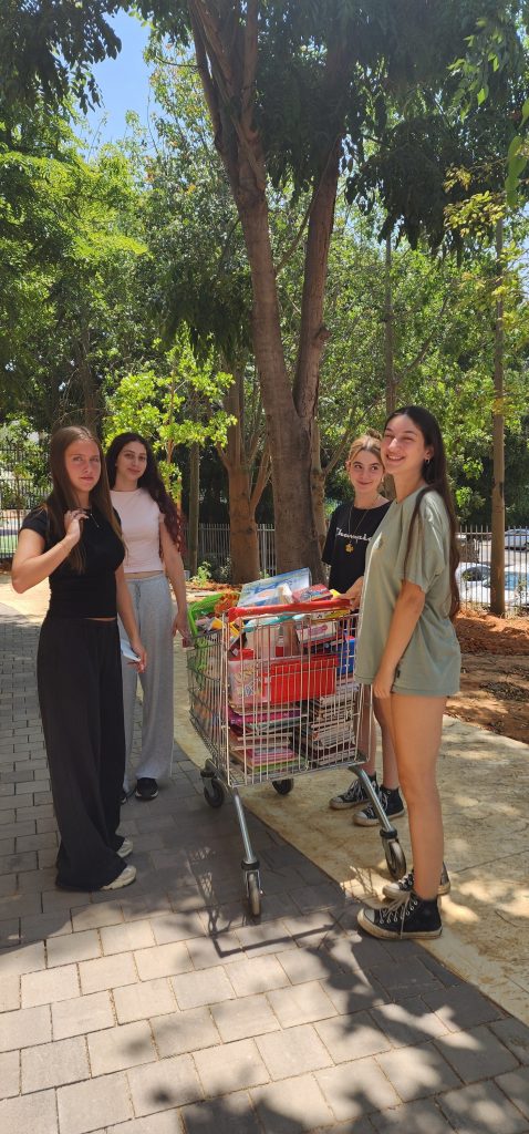 תלמידי תיכון קציר יפעילו את בית הנתינה. צילום: דוברות עיריית קריית אונו