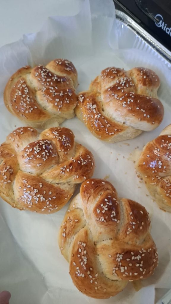 הפרשת חלה מרגשת. צילום:  דוברות עיריית קריית אונו