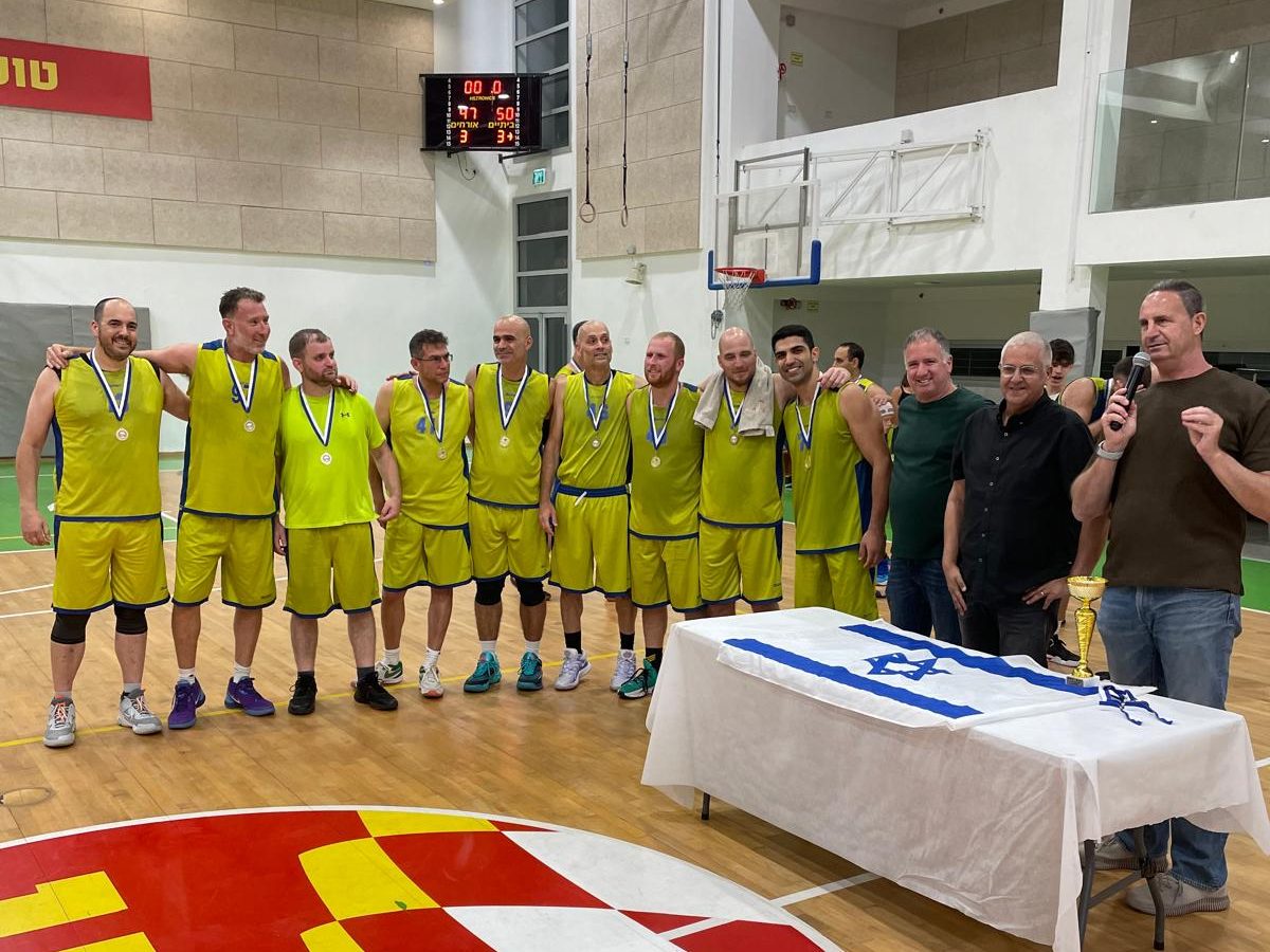 קבוצת "עבר הירדן" זכתה באליפות פאפאסל קריית אונו. צילום באדיבות ליגת פאפאסל