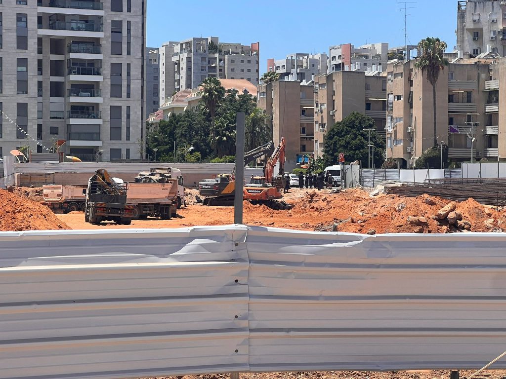 פורעים קיצונים במתחם אשכנזי יהוד. צילום פרטי